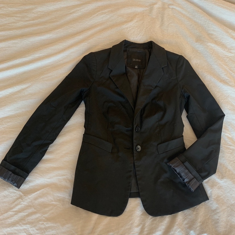 The Limited blazer (Black Collection). Size: 00
